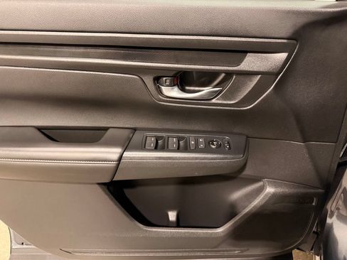 Used 2025 Honda CR-V LX image 12