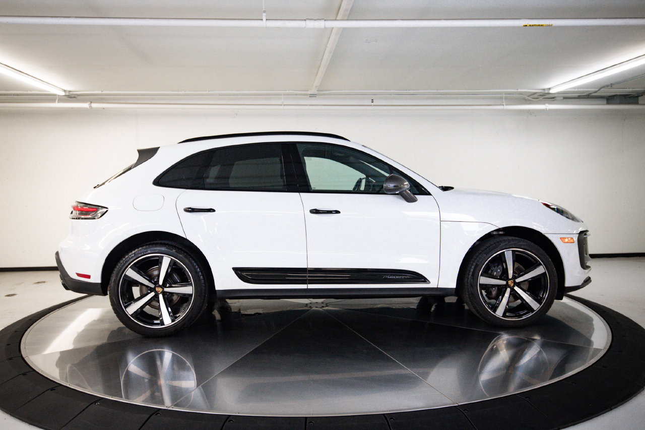 Certified 2023 Porsche Macan Turbo AWD/4WD image 8