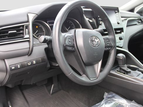 Used 2022 Toyota Camry SE image 14