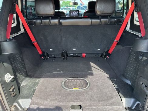 Certified 2017 Jeep Wrangler Unlimited Rubicon AWD/4WD image 12