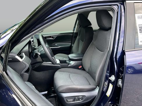Used 2023 Toyota RAV4 XLE w/ Convenience Package AWD/4WD image 9