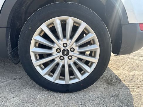 Used 2019 Lincoln MKC Premiere FWD image 17