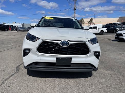Used 2022 Toyota Highlander XLE image 5