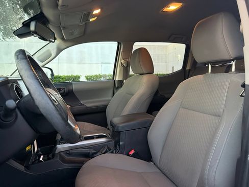 Used 2022 Toyota Tacoma SR5 w/ Technology Package RWD image 6