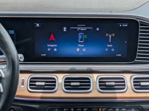 Used 2025 Mercedes-Benz GLS 450 4MATIC image 18