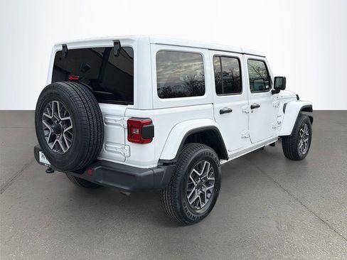 Used 2024 Jeep Wrangler Sahara image 4