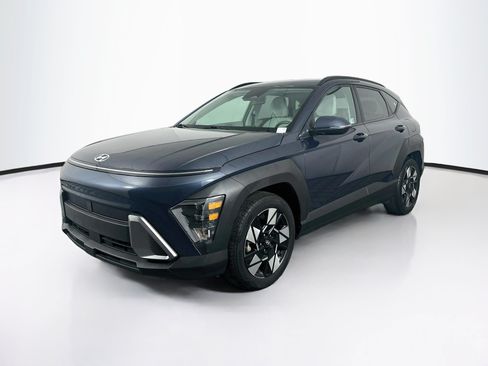 Used 2025 Hyundai Kona SEL FWD image 3