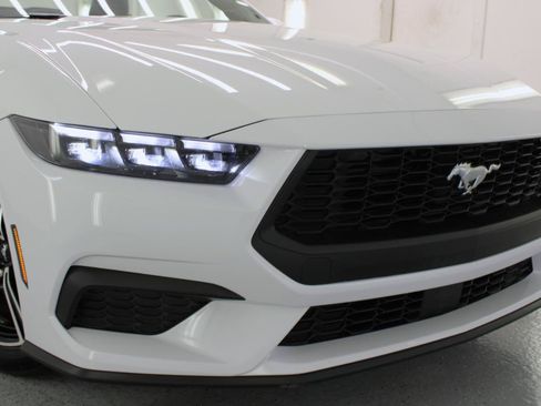 Used 2025 Ford Mustang Premium RWD image 22