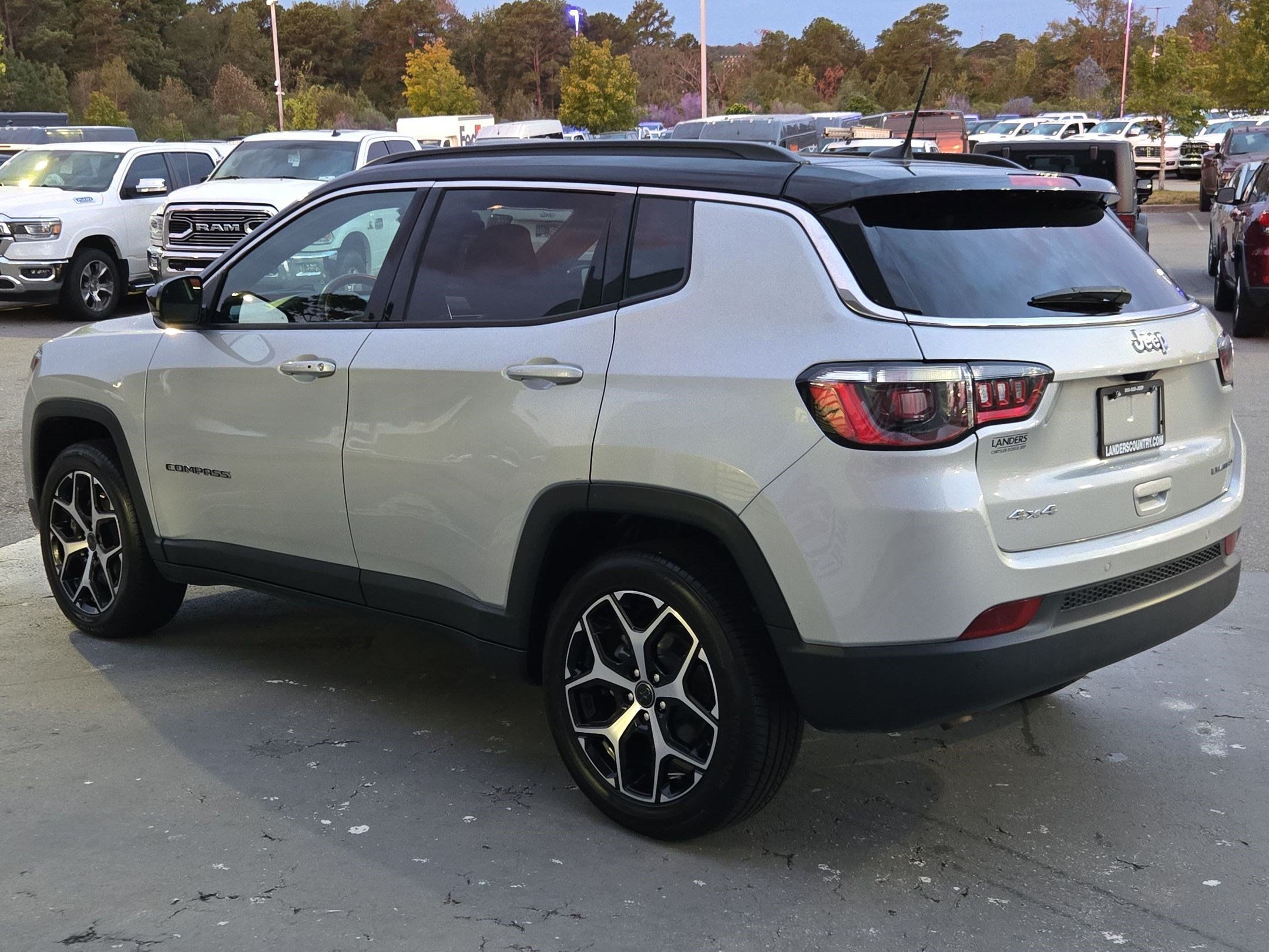Used 2025 Jeep Compass Limited AWD/4WD image 5