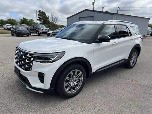 New 2025 Ford Explorer Platinum image 3