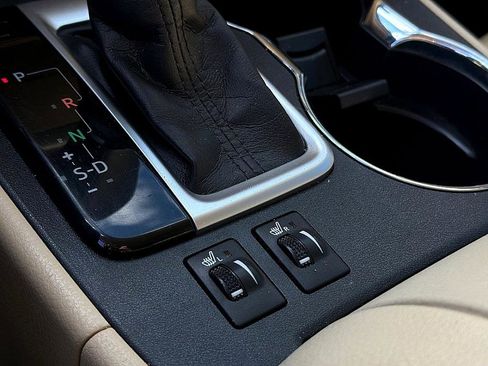 Used 2019 Toyota Highlander XLE image 15