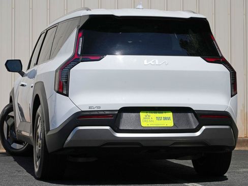 Used 2026 Kia EV9 Wind AWD/4WD image 5