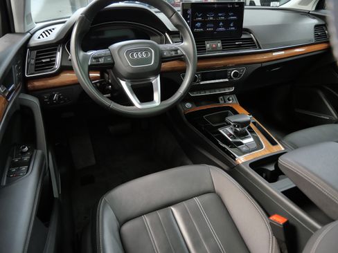 Used 2023 Audi Q5 2.0T Premium Plus w/ Premium Plus Package AWD/4WD image 2