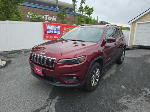 Used 2019 Jeep Cherokee Latitude Plus w/ Cold Weather Group AWD/4WD image 12