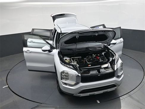 Used 2024 Mitsubishi Outlander SE image 40