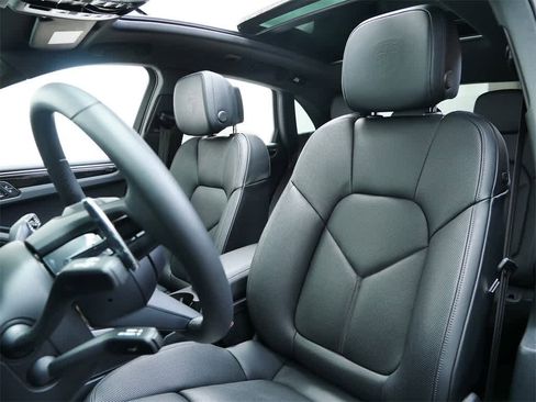 Used 2025 Porsche Macan image 5