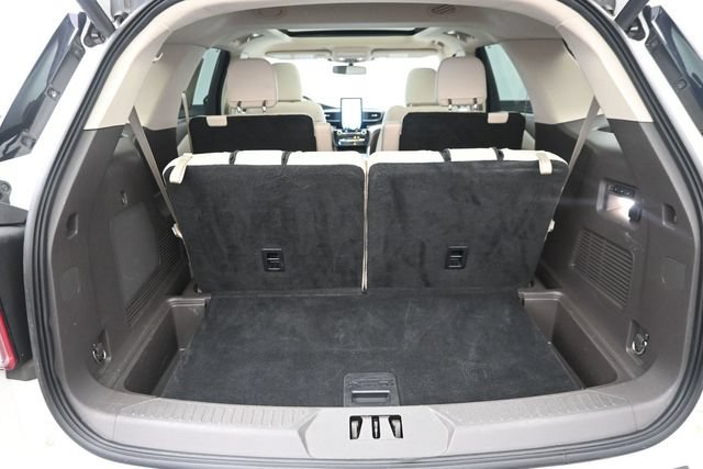 Used 2022 Ford Explorer Platinum w/ Equipment Group 601A AWD/4WD image 38