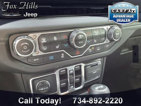 Used 2025 Jeep Wrangler Unlimited Sahara w/ Safety Group AWD/4WD image 22