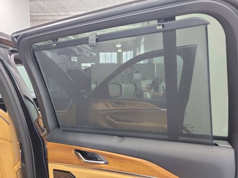 Used 2023 Jeep Grand Cherokee Summit AWD/4WD image 19