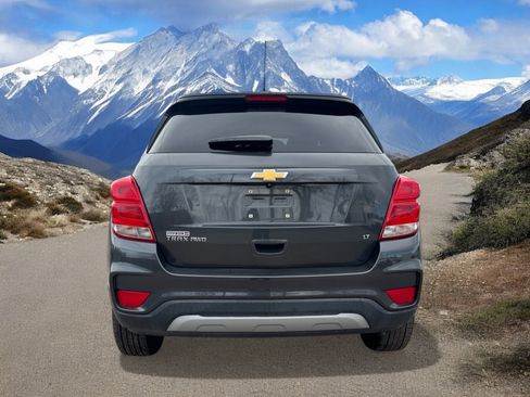 Used 2018 Chevrolet Trax LT w/ LT Convenience Package image 4