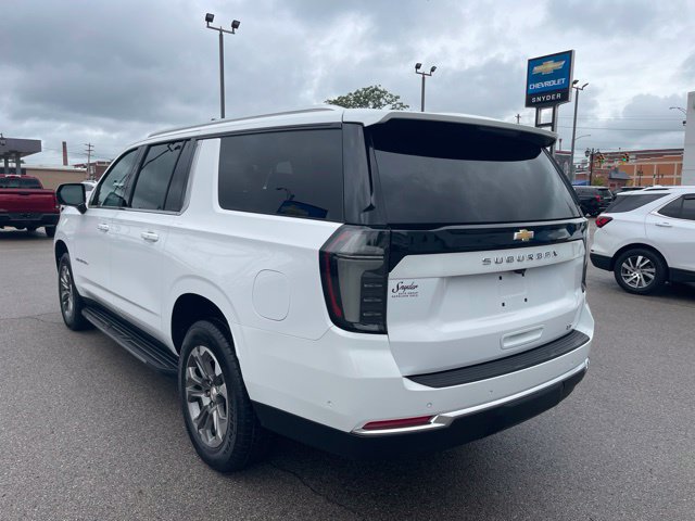 Used 2025 Chevrolet Suburban LT w/ Comfort Package AWD/4WD image 14