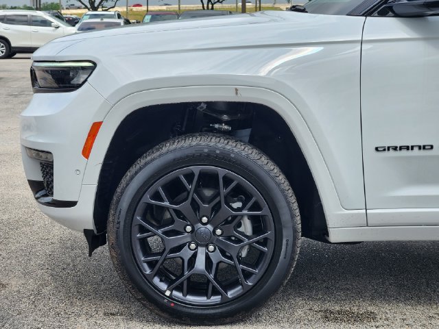 Used 2025 Jeep Grand Cherokee L Summit w/ Obsidian Package AWD/4WD image 5