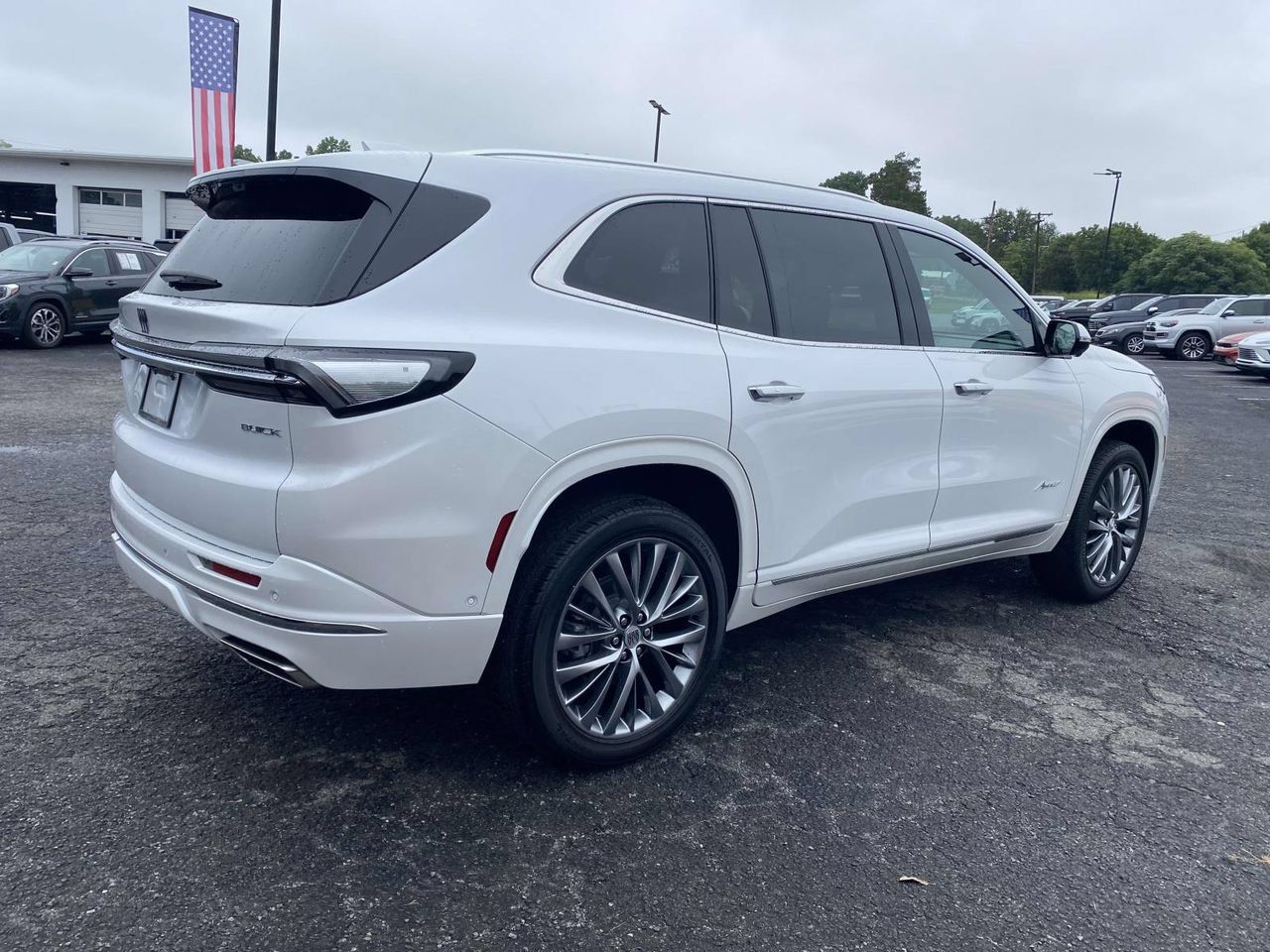 Used 2025 Buick Enclave Avenir w/ Super Cruise Package FWD image 6