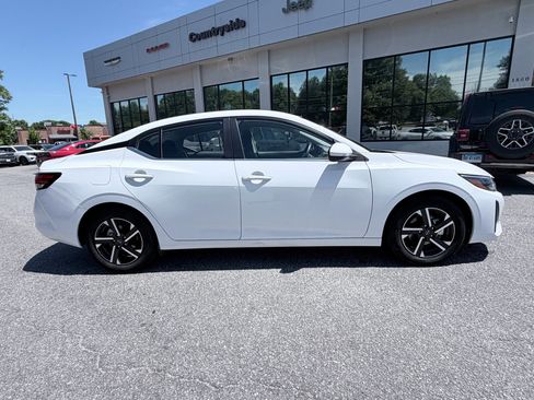 Used 2025 Nissan Sentra SV FWD image 4