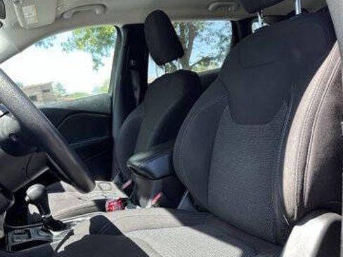 Used 2019 Jeep Cherokee Latitude w/ Popular Appearance Group image 13