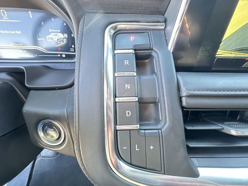 Used 2023 GMC Yukon XL SLE image 16