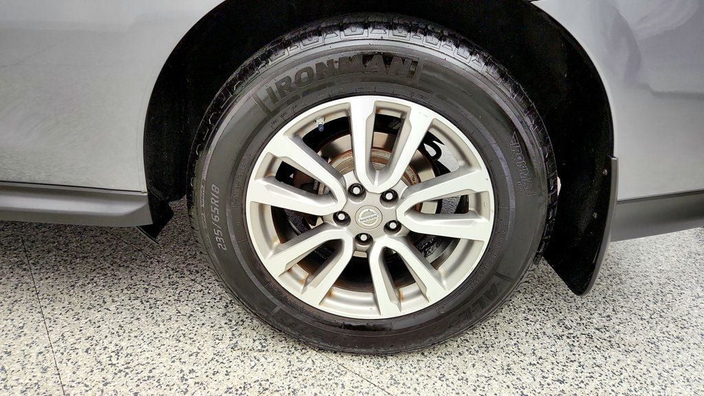 Used 2016 Nissan Pathfinder SV AWD/4WD image 9