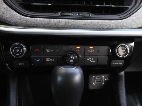 Used 2024 Jeep Compass Latitude AWD/4WD image 19
