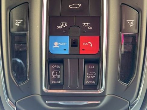 Certified 2024 Jeep Grand Cherokee Altitude AWD/4WD image 29