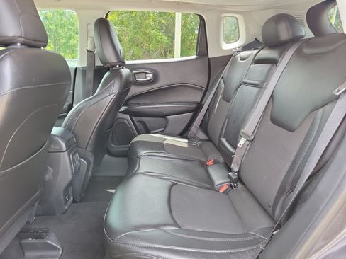 Used 2018 Jeep Compass Latitude FWD image 17