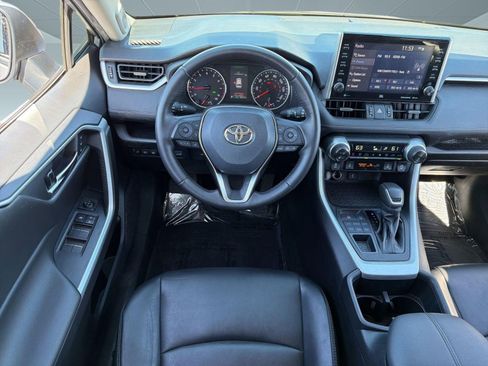 Used 2022 Toyota RAV4 XLE Premium image 27