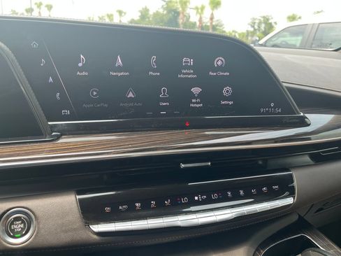 Used 2021 Cadillac Escalade Premium Luxury AWD/4WD image 22