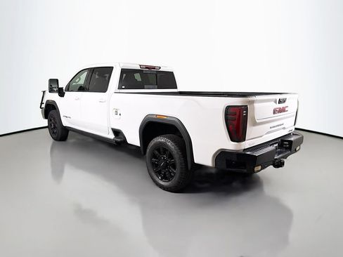 Used 2024 GMC Sierra 2500 AT4 w/ AT4 Premium Plus Package AWD/4WD image 5