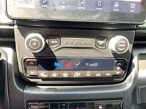 Used 2024 RAM ProMaster 2500 w/ Premium Convenience Group image 17