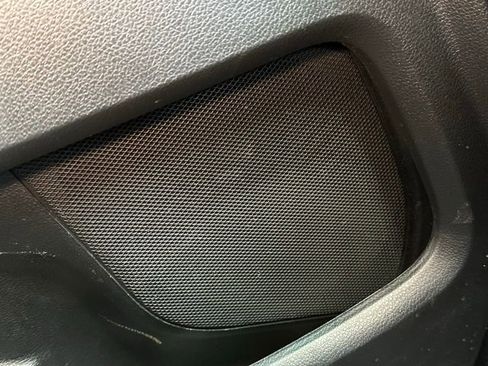 Used 2016 Ford Explorer XLT image 18