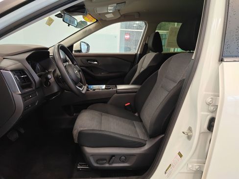 Used 2023 Nissan Rogue SV AWD/4WD image 10
