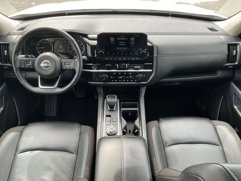 Used 2023 Nissan Pathfinder SL AWD/4WD image 16