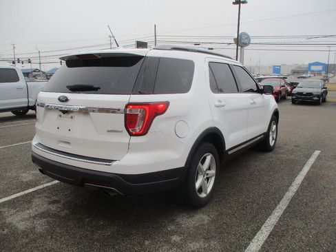 Used 2018 Ford Explorer XLT w/ Equipment Group 202A image 21