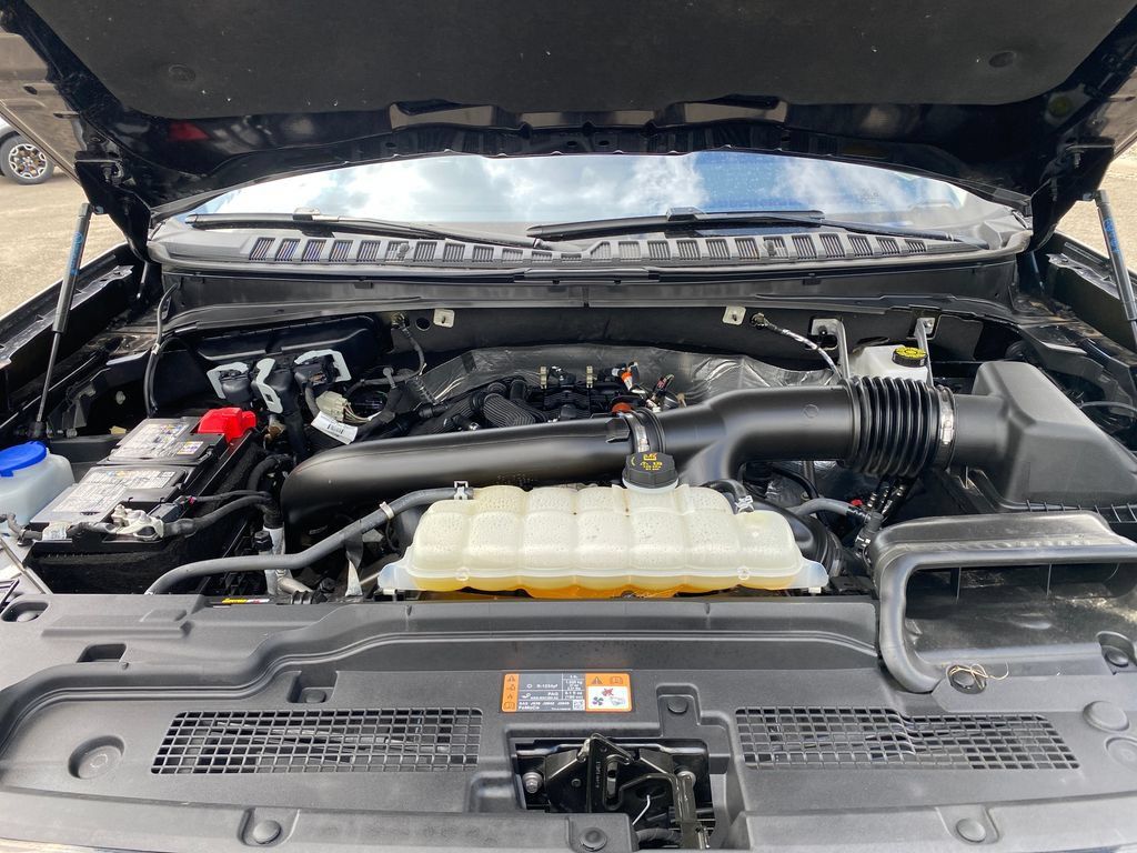 Used 2025 Ford Expedition Platinum AWD/4WD image 31