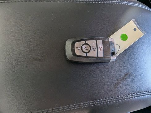 Used 2023 Ford Explorer XLT image 27