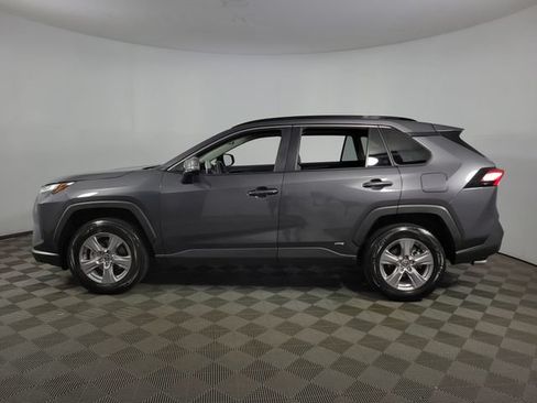 Used 2025 Toyota RAV4 XLE AWD/4WD image 4