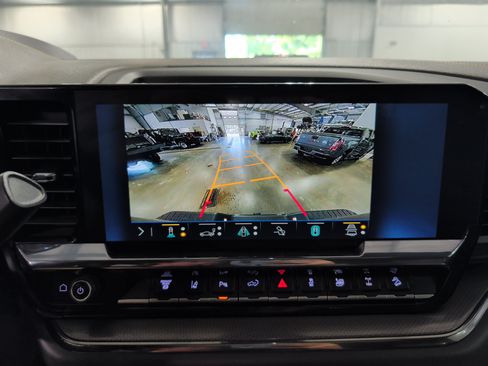 Used 2025 Chevrolet Silverado 2500 ZR2 w/ Technology Package AWD/4WD image 15