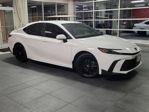 Certified 2025 Toyota Camry SE image 31