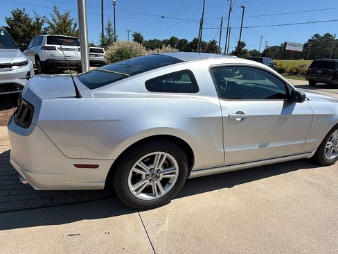 Used 2013 Ford Mustang Coupe RWD image 8