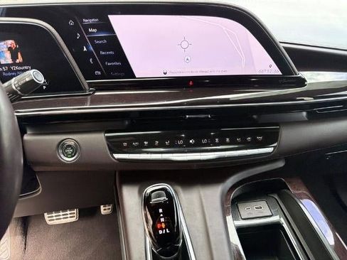 Certified 2024 Cadillac Escalade Premium Luxury Platinum w/ Heavy-Duty Trailer Package AWD/4WD image 32