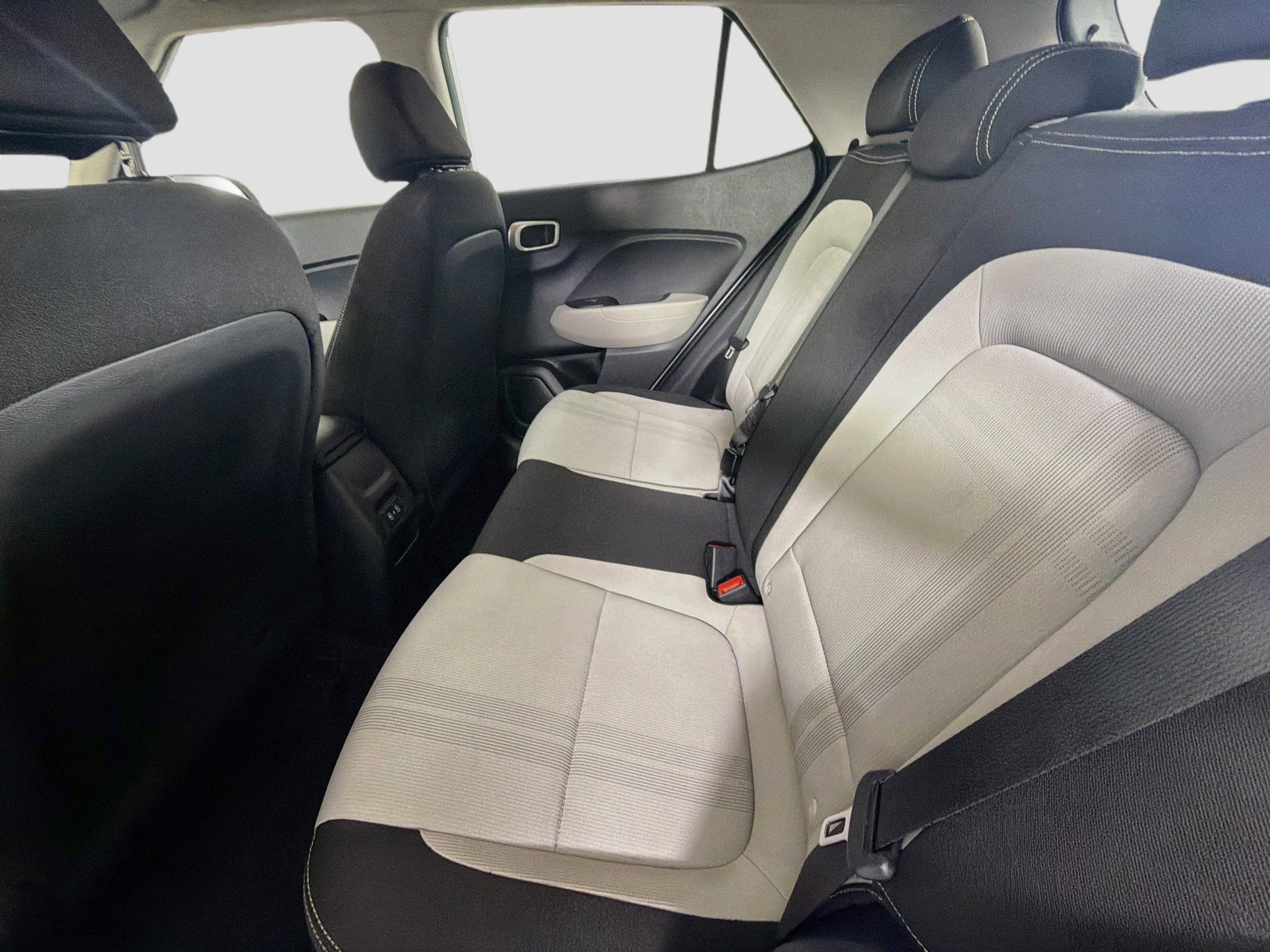 Used 2025 Hyundai Venue SEL FWD image 26